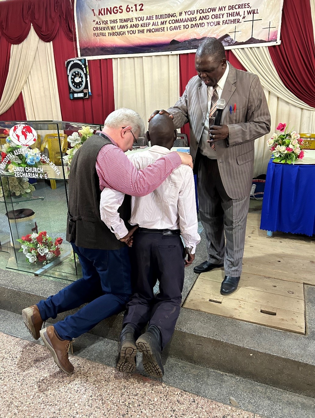 Ivan Johnston, Region 10 Director, one of the leaders of the trip, is pictured here following his preaching in Lindi Church, Nairobi, praying with someone who came forward to receive Jesus.
